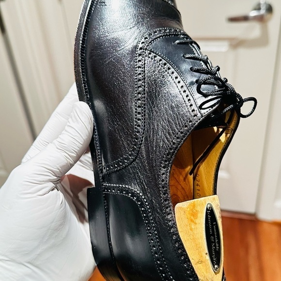 Bruno Magli Medallion Cap Toe Leather Oxford Shoe - Picture 10 of 12